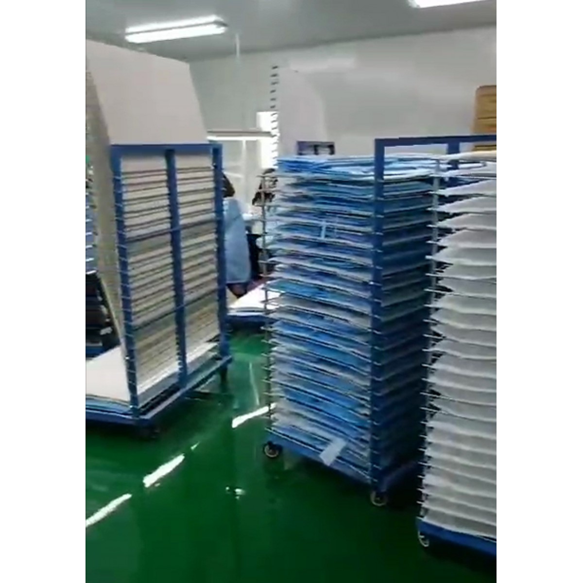 常熟  董浜富思吉電子廠 招聘長(zhǎng)期工 兩班倒   女工年齡：16－30周歲！